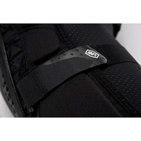 467029S_07.jpg SURPASS Knee Guards Black - M