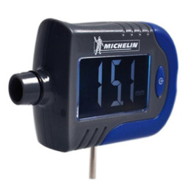 9526-2.jpg CONTROLLORE PRESSIONE E USURA GOMME - MICHELIN